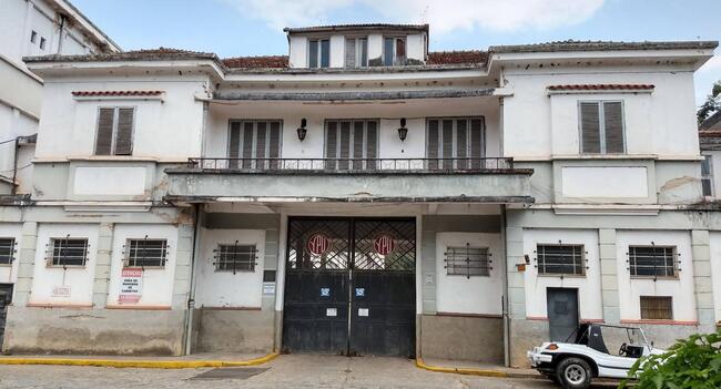 Terreno com aprox. 30.000m² de área construída onde está situada a fábrica YPU, Nova Friburgo