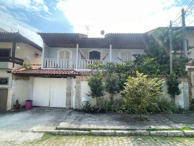 Casa no Cond. AMA 400, Anil (ao lado do Cond. Ville Montagne)