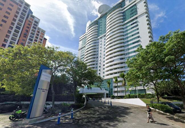 Cobertura com 65m² no Mediterrâneo Flat, Barra