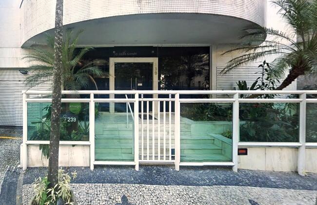 Apto com 76m² e uma vaga em Laranjeiras