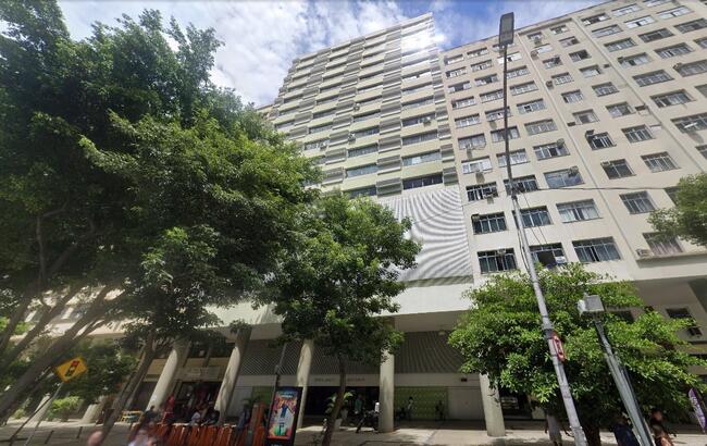 Sala com 126m² e 2 vagas no Centro