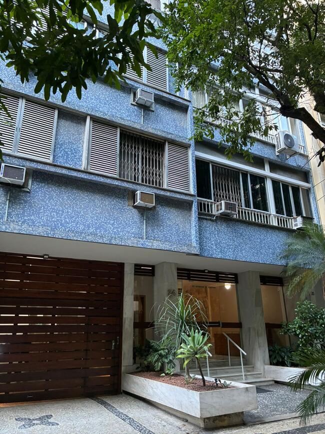 Apto com 103m² e vaga em Copacabana