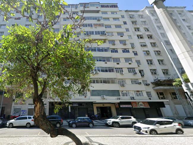 2 imóveis vendidos separadamente no Centro (Uso Misto)