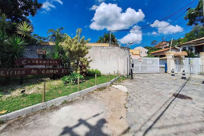 Lote com área total de 426,20m² no Cond. Lírios do Campo IV, Sapê, Niterói