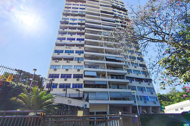 Apto com 141m² e vaga em Jacarepaguá