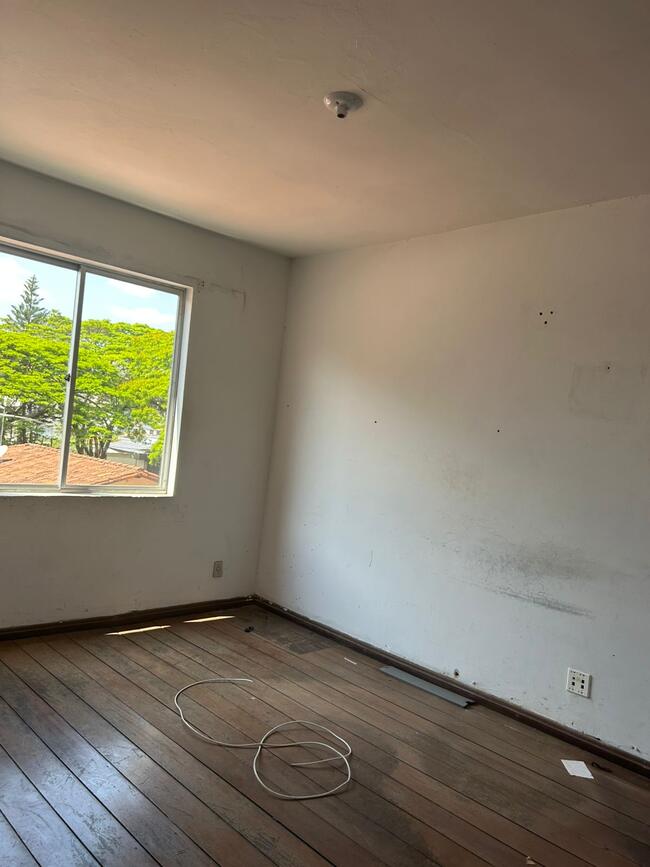 Imóvel Residencial, Localizado Em Uma Região Predominantemente Residencial, Áreas: Terreno: 360,00 M², Área Construída: 404,00m² Conforme Informações Fornecidas Pela Prefeitura De Betim, localizado em Betim - MG