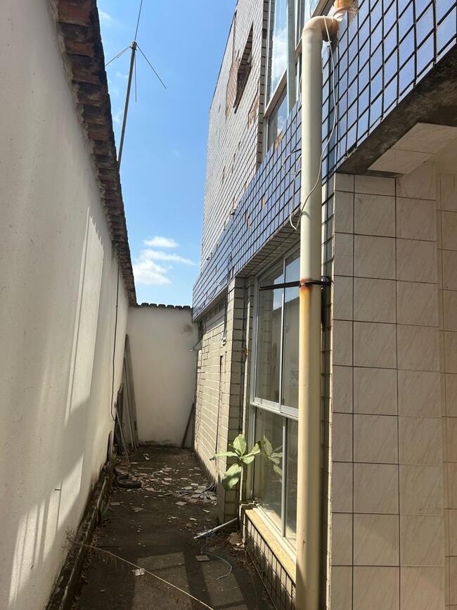 Imóvel Residencial, Localizado Em Uma Região Predominantemente Residencial, Áreas: Terreno: 360,00 M², Área Construída: 404,00m² Conforme Informações Fornecidas Pela Prefeitura De Betim, localizado em Betim - MG