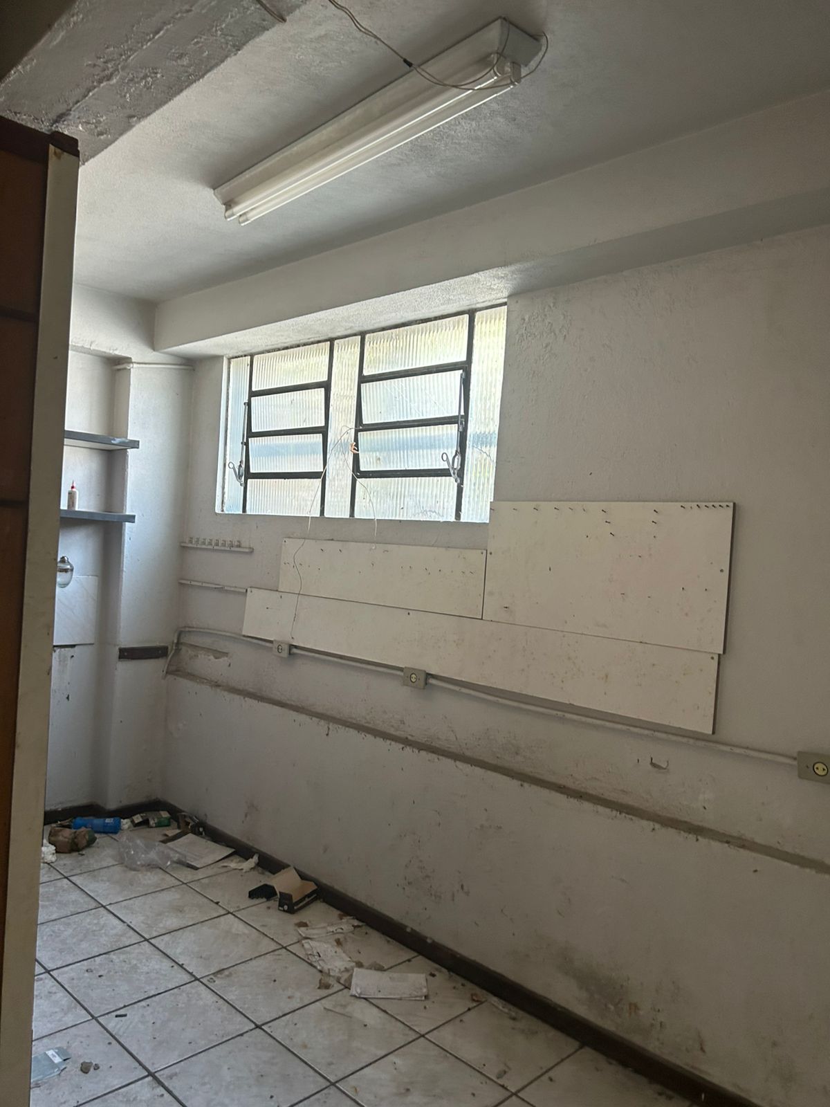 Imóvel Residencial, Localizado Em Uma Região Predominantemente Residencial, Áreas: Terreno: 360,00 M²,  Área Construída: 404,00m² Conforme Informações Fornecidas Pela Prefeitura De Betim