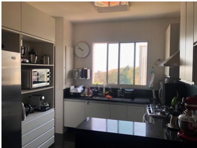 Apto De Alto Padrão | Área Privativa 198,96 M² | 04 Qts (01 Deles C/ Closet E Banheira De Hidromassagem) | Direito 04 Vagas De Garagem | Belvedere | Bh, localizado em Belo Horizonte - MG