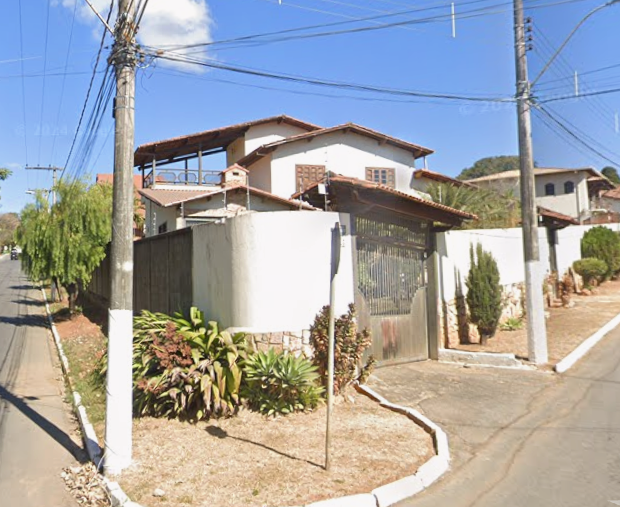 Excelente casa alto padrão c/ 02 andares + subsolo | 08 qts (02 suítes c/ banheira) | área gourmet | piscina | + 01 barracão | jardim itaú | vespasian