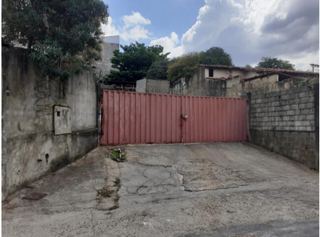 Lote | Parcialmente Murado | Utilizado Como Estacionamento | 360 M² | Celvia | Vespasiano/mg, localizado em Vespasiano - MG, bairro Celvia