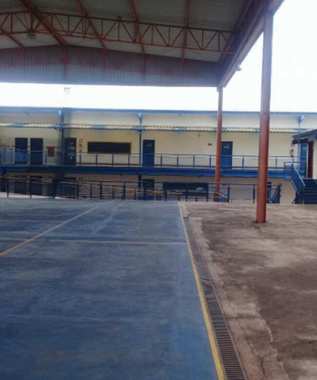 Excelente Imovel Comercial C/ Predios (administrativo | Salas De Aula | Apoio) + Galpões (pátio E Poliesportivo) + Outras Benfeitorias , localizado em Itaúna - MG, bairro Pio XII