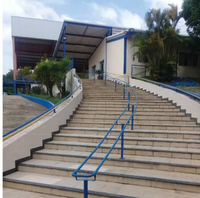Excelente Imovel Comercial C/ Predios (administrativo | Salas De Aula | Apoio) + Galpões (pátio E Poliesportivo) + Outras Benfeitorias , localizado em Itaúna - MG, bairro Pio XII