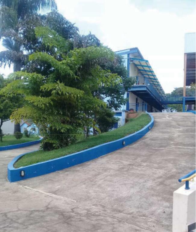 Excelente Imovel Comercial C/ Predios (administrativo | Salas De Aula | Apoio) + Galpões (pátio E Poliesportivo) + Outras Benfeitorias , localizado em Itaúna - MG, bairro Pio XII