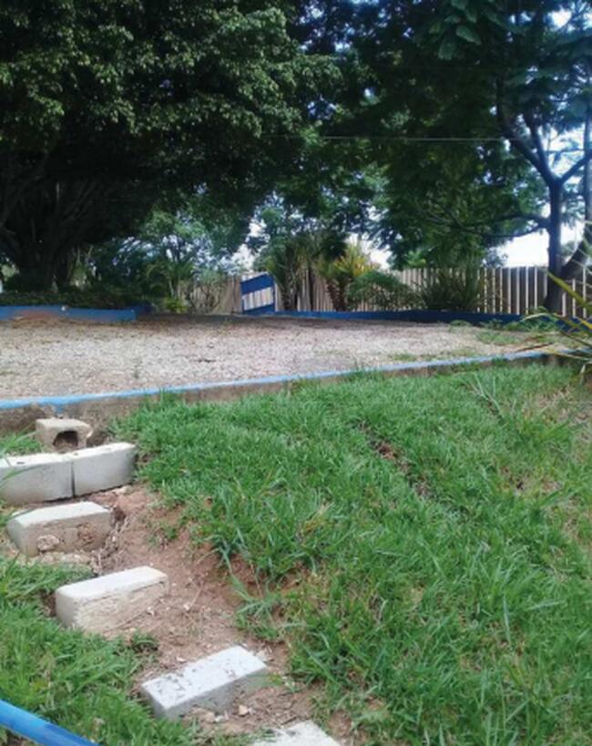 Excelente Imovel Comercial C/ Predios (administrativo | Salas De Aula | Apoio) + Galpões (pátio E Poliesportivo) + Outras Benfeitorias , localizado em Itaúna - MG, bairro Pio XII