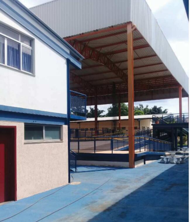 Excelente Imovel Comercial C/ Predios (administrativo | Salas De Aula | Apoio) + Galpões (pátio E Poliesportivo) + Outras Benfeitorias , localizado em Itaúna - MG, bairro Pio XII