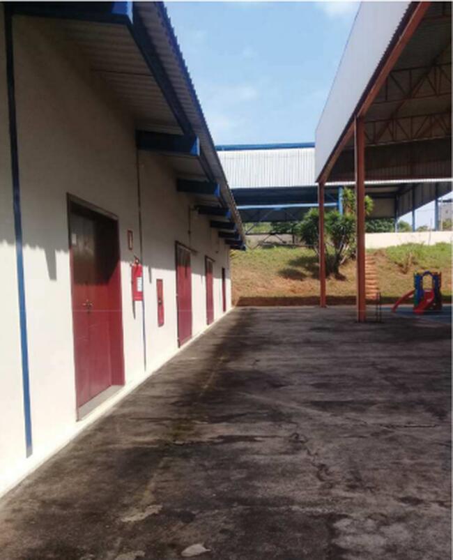 Excelente Imovel Comercial C/ Predios (administrativo | Salas De Aula | Apoio) + Galpões (pátio E Poliesportivo) + Outras Benfeitorias , localizado em Itaúna - MG, bairro Pio XII