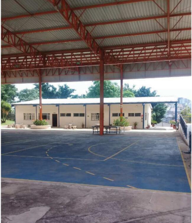 Excelente Imovel Comercial C/ Predios (administrativo | Salas De Aula | Apoio) + Galpões (pátio E Poliesportivo) + Outras Benfeitorias , localizado em Itaúna - MG, bairro Pio XII