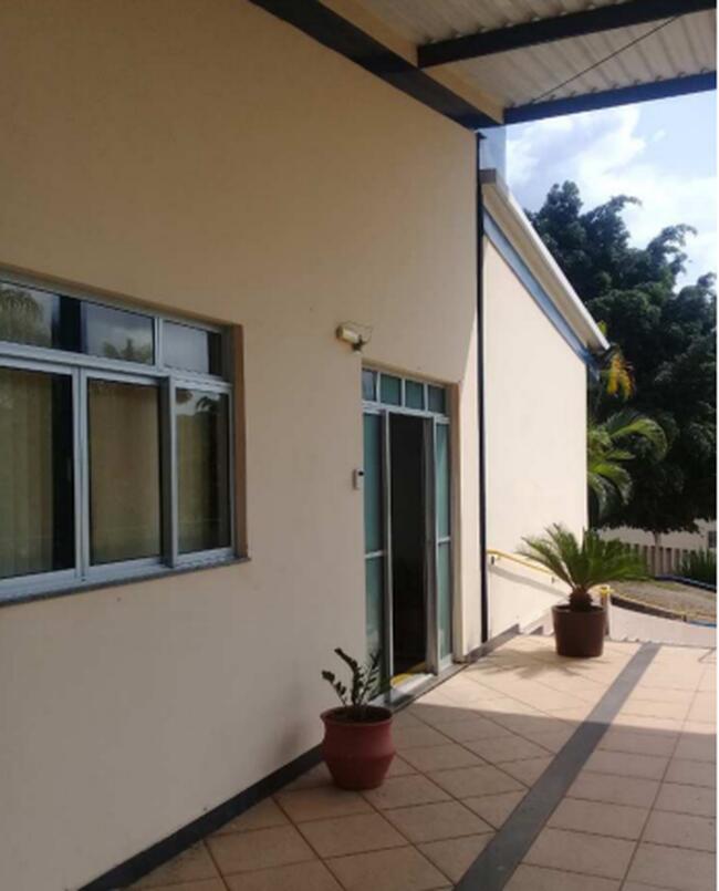 Excelente Imovel Comercial C/ Predios (administrativo | Salas De Aula | Apoio) + Galpões (pátio E Poliesportivo) + Outras Benfeitorias , localizado em Itaúna - MG, bairro Pio XII