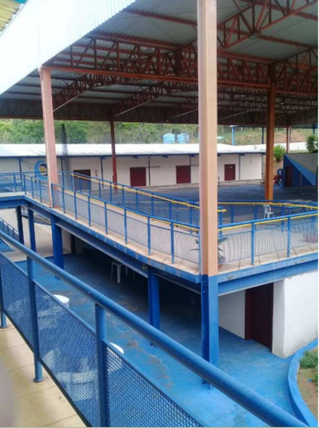 Excelente Imovel Comercial C/ Predios (administrativo | Salas De Aula | Apoio) + Galpões (pátio E Poliesportivo) + Outras Benfeitorias , localizado em Itaúna - MG, bairro Pio XII