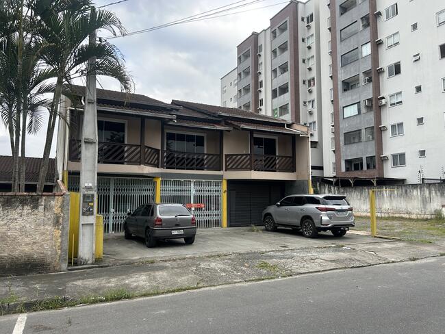 Imóvel Piso Térreo Sala Comercial E Piso Superior Residencial, Joinville/sc., localizado em Joinville - SC
