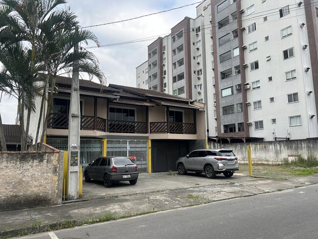 Imóvel Piso Térreo Sala Comercial E Piso Superior Residencial, Joinville/sc., localizado em Joinville - SC