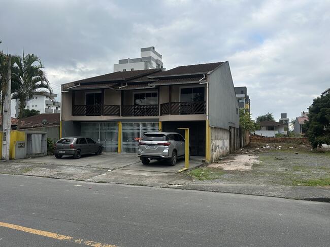 Imóvel Piso Térreo Sala Comercial E Piso Superior Residencial, Joinville/sc., localizado em Joinville - SC