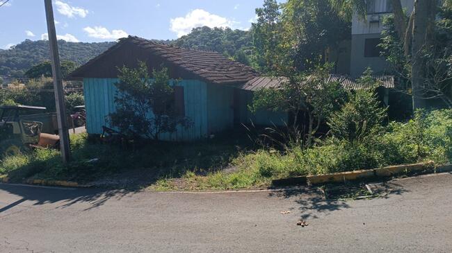 Casa De Madeira Para Retirar Do Local., localizado em Ipira - SC
