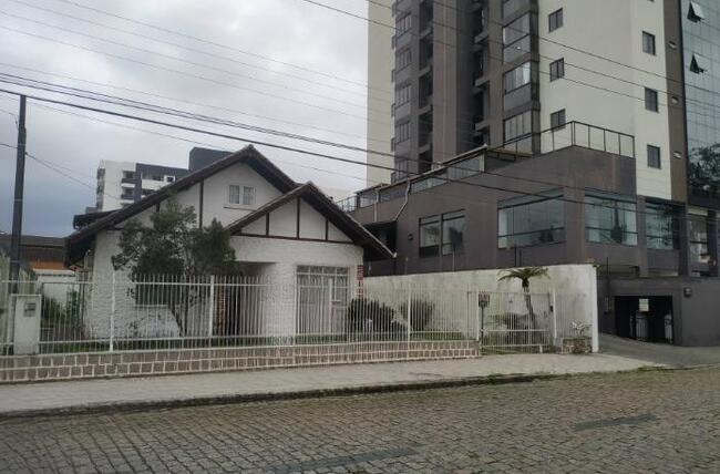 IMÓVEL ÁREA 570,00 M², COM UMA CASA, JOINVILLE/SC.(DESOCUPADO).