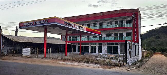 TEÓFILO OTONI / MG - LOTE COM ESTRUTURA PARA POSTO DE GASOLINA, LOJAS E BENFEITORIAS