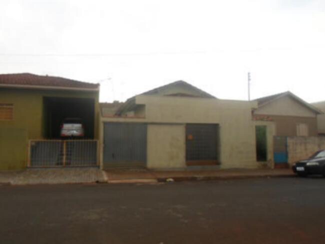 Casa Com Ponto Comercial – 250m² De Terreno – Jardim Esplanada – Altinópolis/sp, localizado em Altinópolis - SP, bairro Jardim Esplanada