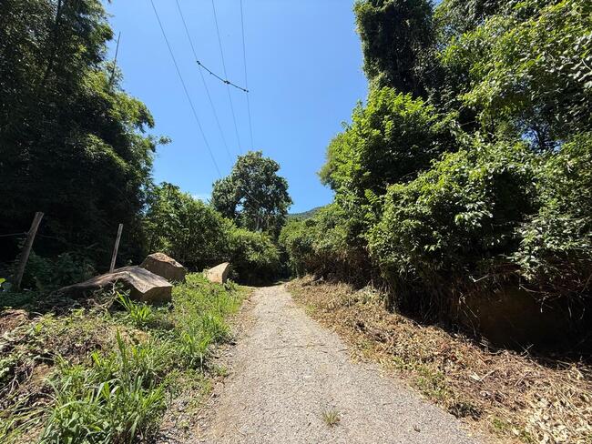 DIREITOS POSSESSÓRIOS SOBRE TERRENO DE 1.357M² EM VELOSO - ILHABELA/SP