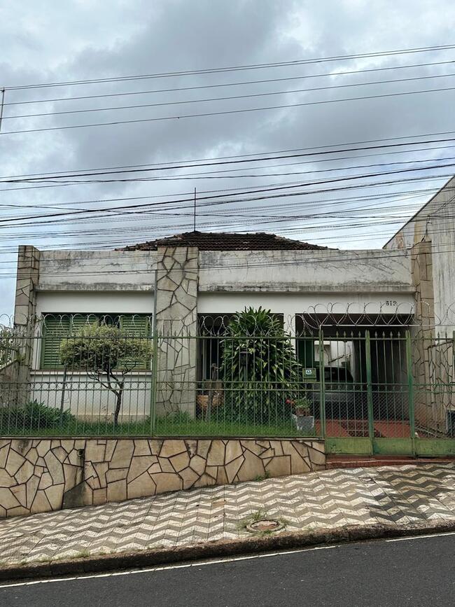 IMÓVEL RESIDENCIAL COM 300 M² A.T. EM VILA MARIA HELENA - UBERABA/MG