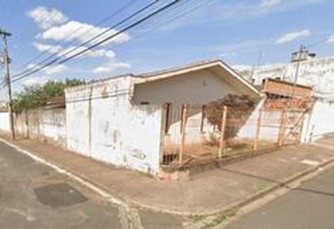 IMOVEL RESIDENCIAL COM 131M² DE A.C. EM LEBLON - UBERABA/MG