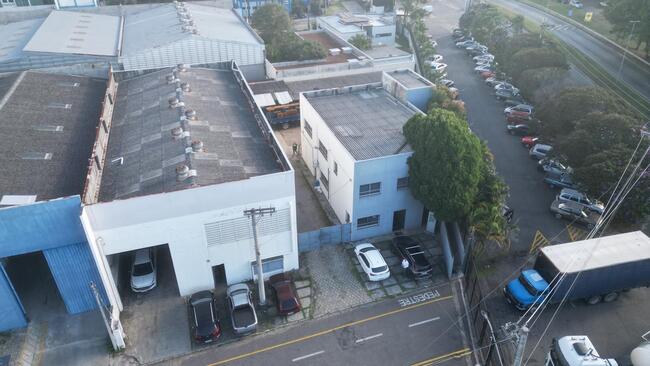 GALPÃO DE 1.644 M² NO "CONDOMÍNIO EMPRESARIAL CALIFORNIA CENTER" - JACAREÍ/SP.