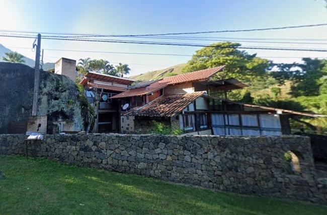 CASA  411,33m² de área construída em TERRENO  921m²  de área total  - Engenho D'Água - Ilhabela/SP
