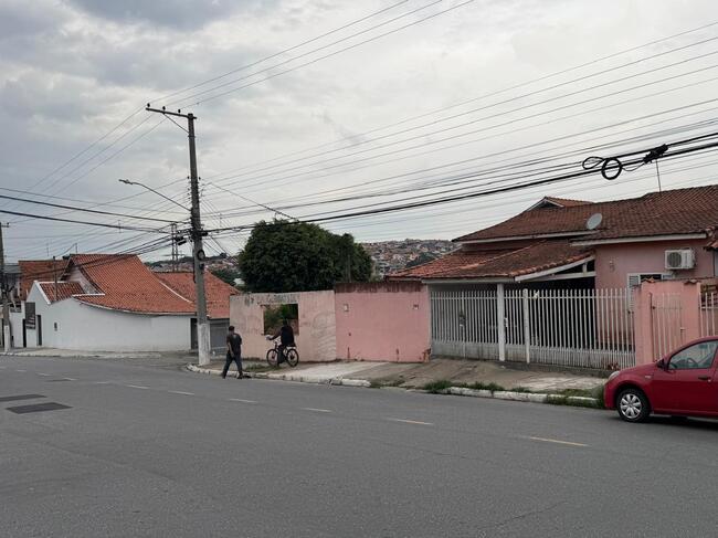 IMÓVEL RESIDENCIAL EM ESQUINA – 300m² – CAÇAPAVA/SP