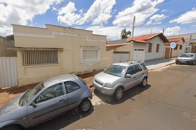 CASA RESIDENCIAL – 405,00m² – AV. SETE, Nº 741 – CENTRO – ORLÂNDIA/SP