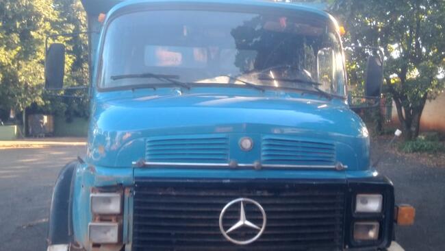 CAMINHÃO MERCEDES BENZ L 1113 – AZUL – ANO 1982 – PLACA BUS9440 – BEBEDOURO/SP