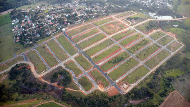 TERRENO NO LOTEAMENTO PORTAL DO LAGO – CAÇAPAVA/SP