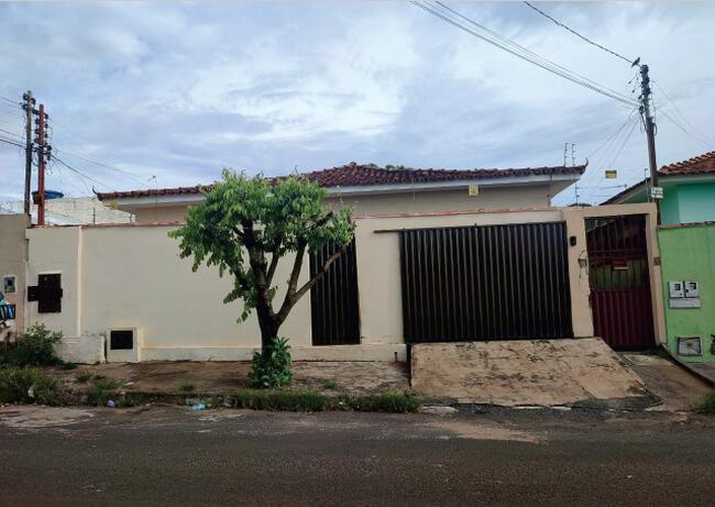 Rio verde-go --- uma casa residencial com 60m² de área construída.