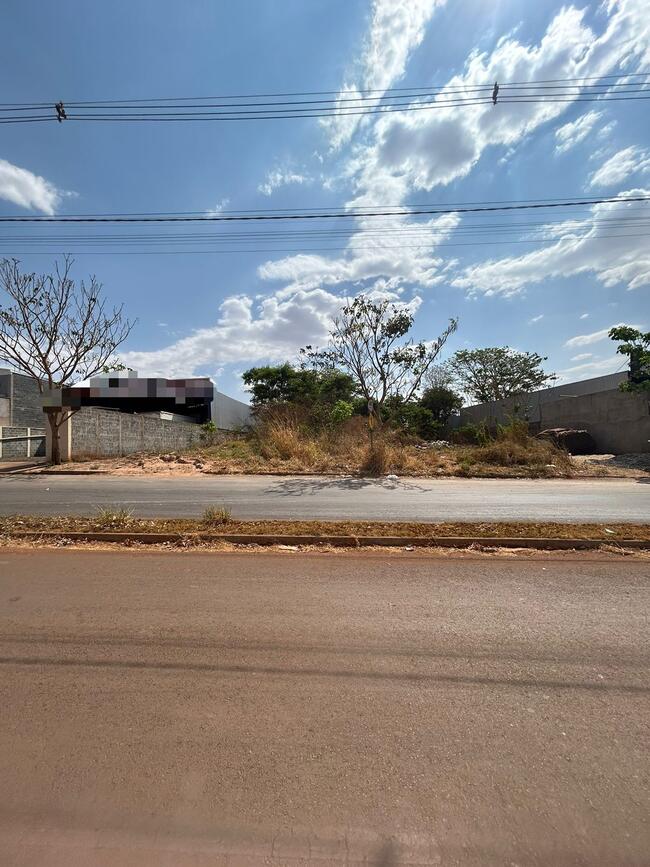 RIO VERDE-GO --- DOIS  TERRENO DE COM ÁREA TOTAL DE 660,60 M² E 660,69 M²