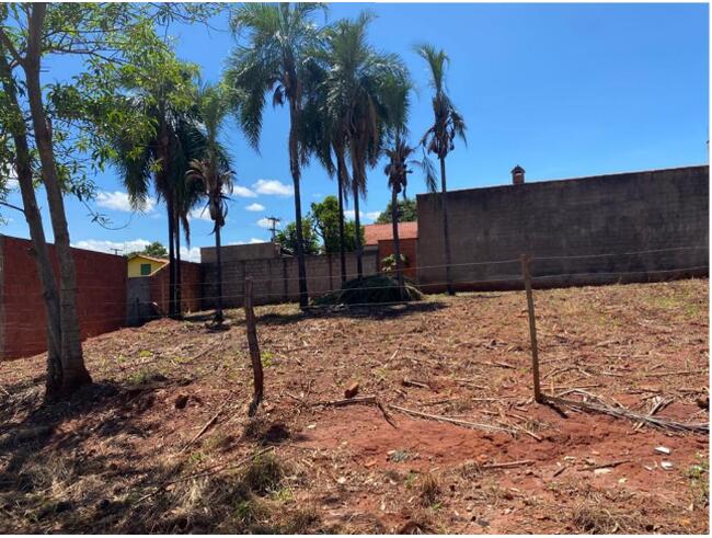 CAÇU-GO -- Um Terreno Urbano, com a área de 385,60m².