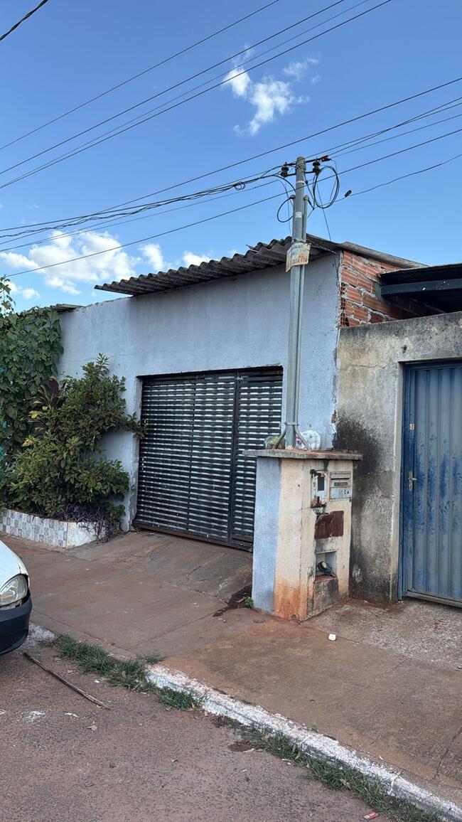 SENADOR CANEDO-GO --- UMA CASA NO COND. RESIDENCIAL PALACE SÃO FRANCISCO.