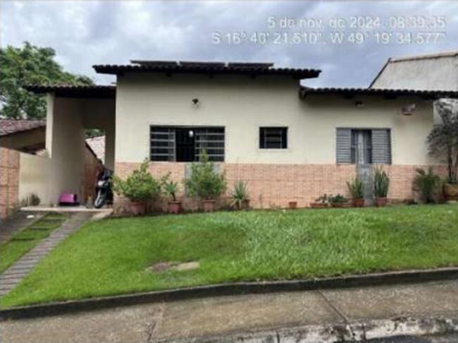 GOIÂNIA/GO - UMA CASA RESIDENCIAL NO SETOR JARDIM LEBLON.