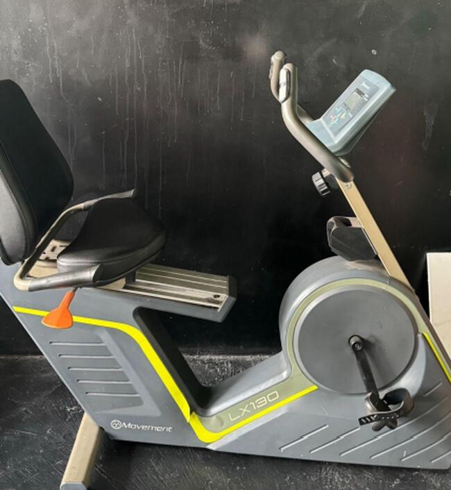 SÃO PAULO-SP --- DUAS BICICLETAS ERGOMÉTRICAS DA MARCA "MOVIMENT"