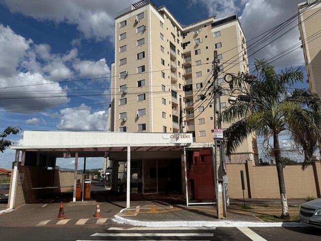 GOIÂNIA/GO -- UM APARTAMENTO NO CONDOMÍNIO "RESIDENCIAL CLUB CHEVERNY"