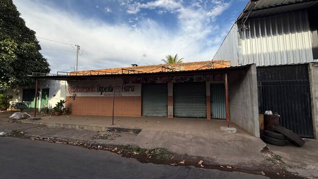 APARECIDA DE GOIÂNIA/GO – CASA RESIDENCIAL COM SALA COMERCIAL NO JARDIM IRACEMA