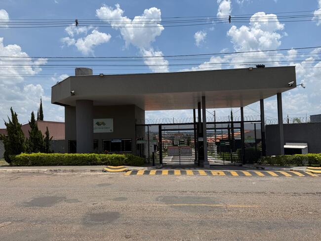 GOIANIA/GO - UMA CASA NO RESIDENCIAL PARQUE MORUMBI