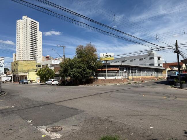 GOIÂNIA/GO – IMÓVEL URBANO DE 617,50 M² COM 3 SALÕES NO SETOR LESTE VILA NOVA